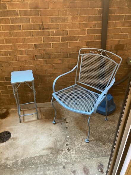 Patio Nook - 629 G St SW