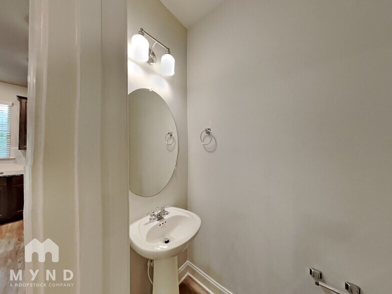 Building Photo - 3413 Sumersbe court