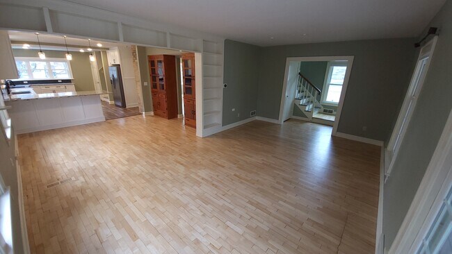 Building Photo - 424 11th St