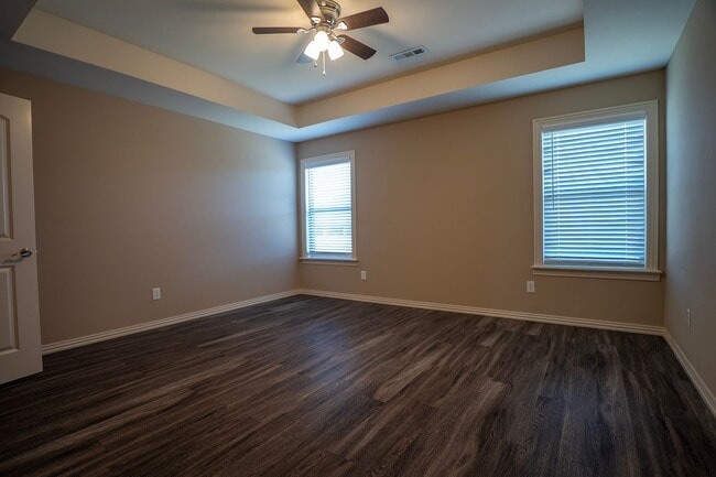 Building Photo - Spacious 3 Bedroom, 2 Bathroom home!