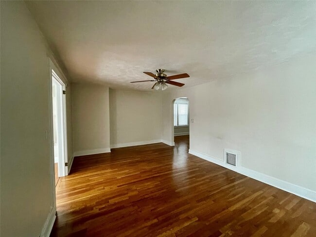 Building Photo - 206 E Edwards St