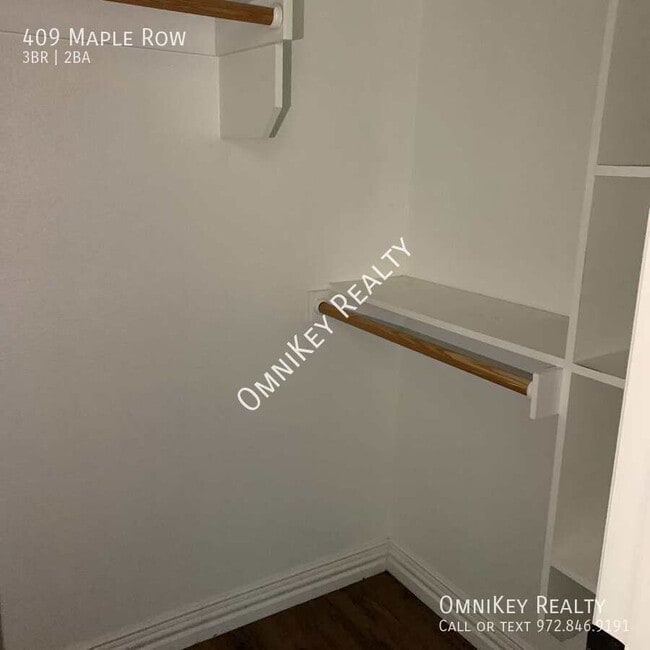 Building Photo - 409 Maple Row