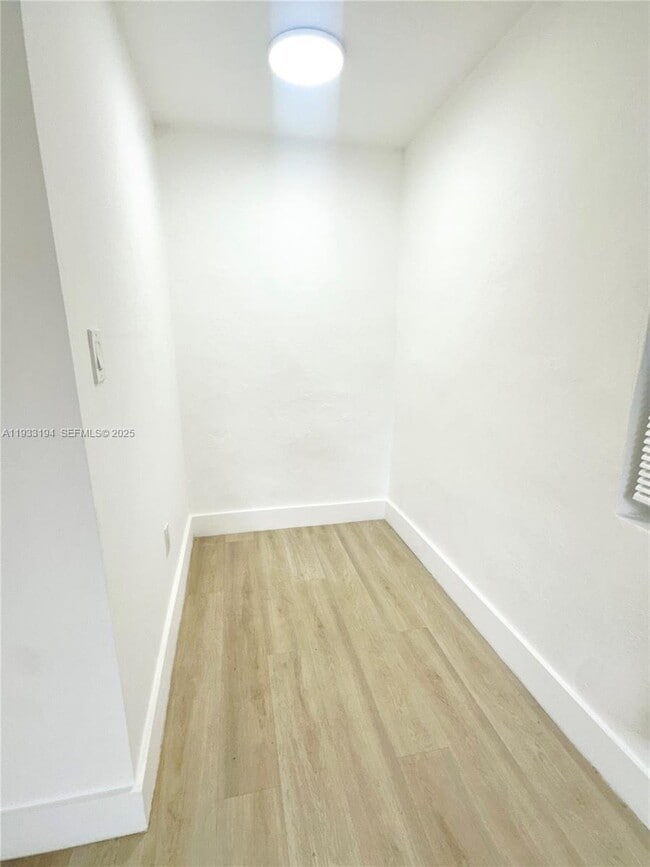 Building Photo - 553 NE 65th St