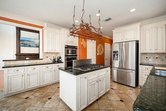 Building Photo - 5007 Cambridge St