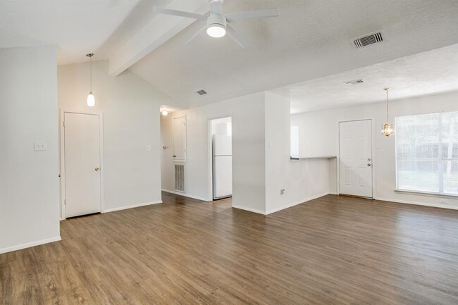 Building Photo - 2504 Ewell Dr