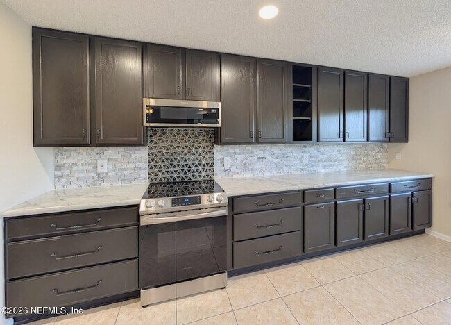 Building Photo - 12171 Basalt Dr N