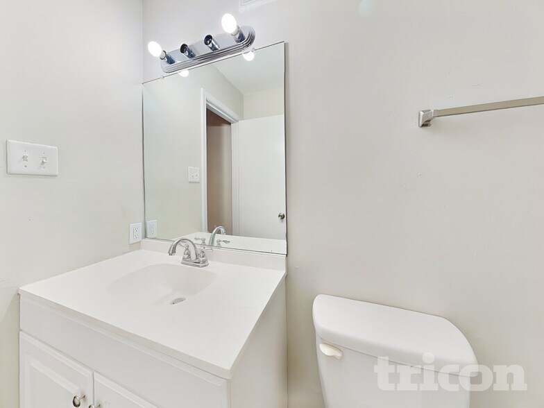 Building Photo - 2010 Flintwood Dr