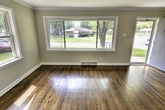 Building Photo - 9650 Cutler Dr