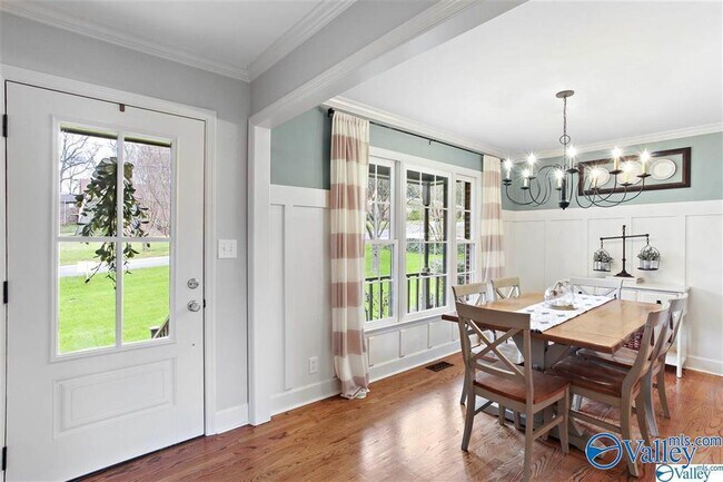 Building Photo - 204 Roy Dr