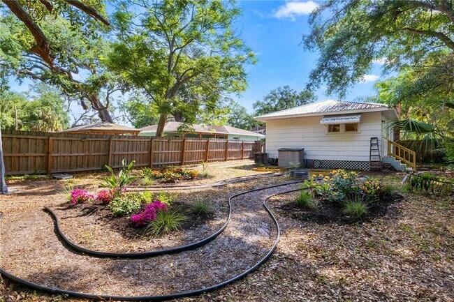 Building Photo - 918 16th St W