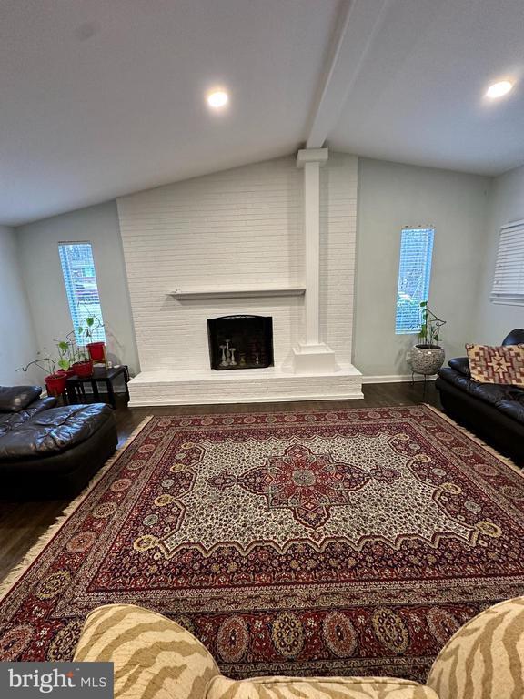 Building Photo - 10006 Green Forest Dr