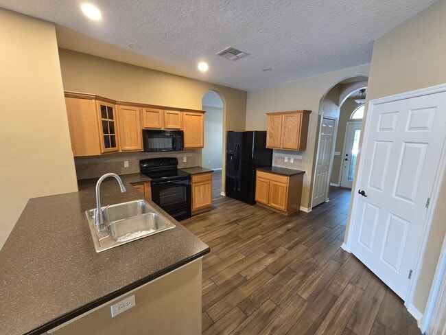 Building Photo - Waterfront View! 4 bed 2 bath 2 car garage