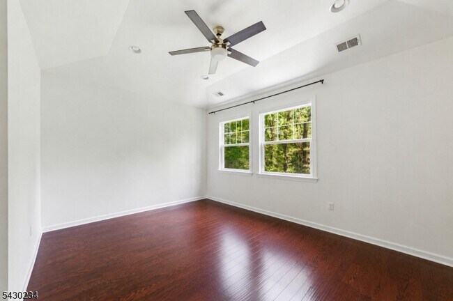 Building Photo - 133 Savoth Ln