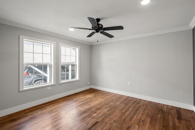 Building Photo - Beautifully Updated 2/2 Cottage - Available now!