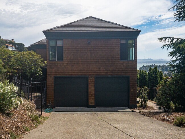 Building Photo - 27 Meadow Hill Dr