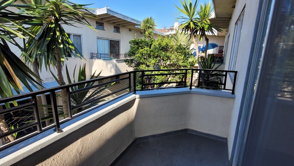 Building Photo - 12015 Lamanda St