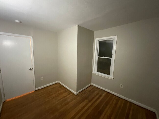 Building Photo - 644 Easter Ave
