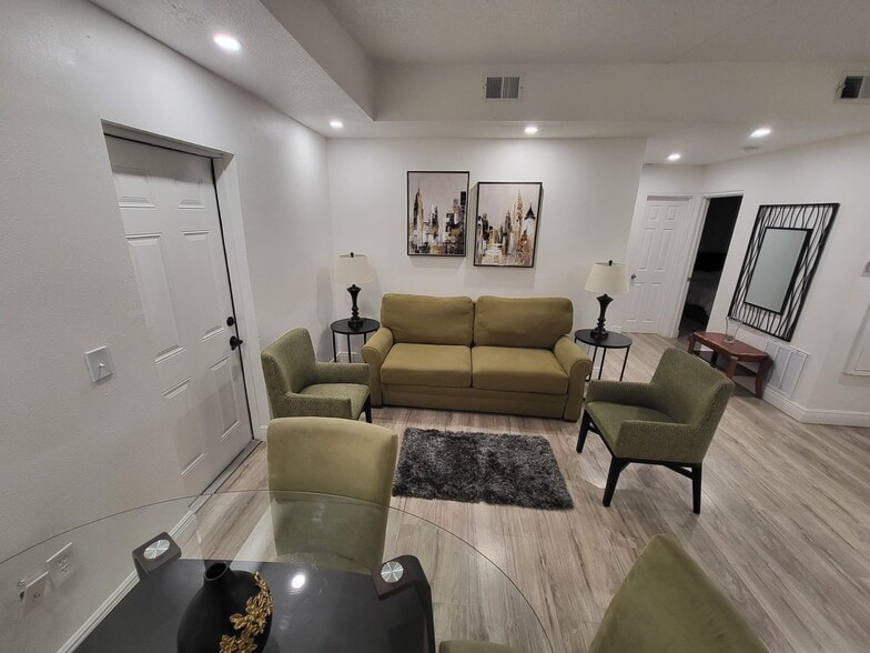 Building Photo - 802 Ferndell Rd