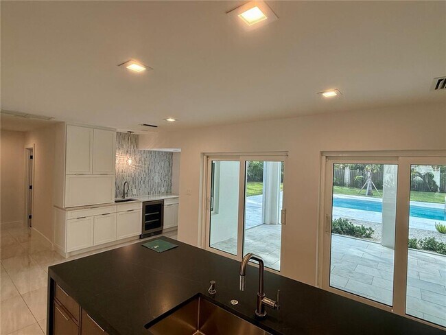 Building Photo - 1359 Harbor Dr