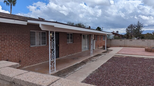 Building Photo - 3 Bedrooms and 2 Bath Rental
