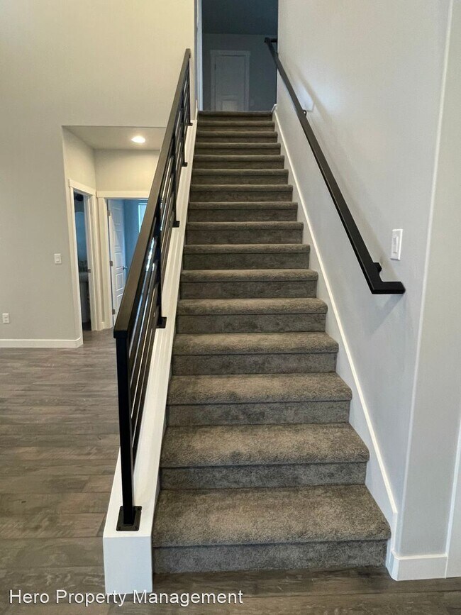 4 br, 2.5 bath House 9818 N. Freehold Lane 9818 Freehold Ln