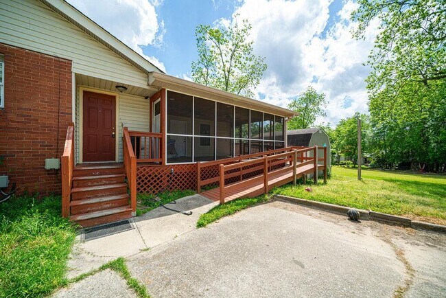 Building Photo - 2320 Allen Ave