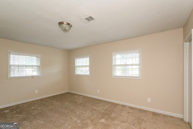 Building Photo - 6090 Graceland Cir