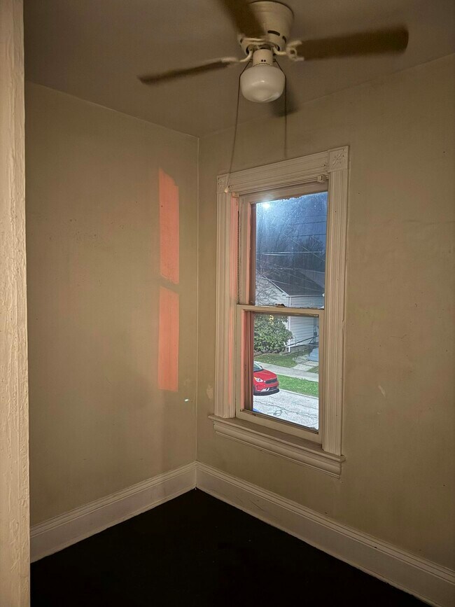 Building Photo - 323 Ash St