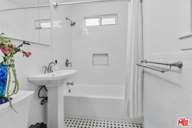 Building Photo - 4914 Malta St