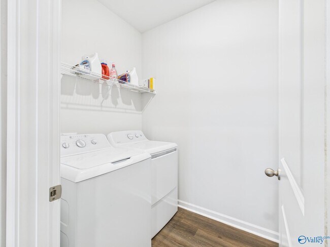 Building Photo - 157 High Leaf Dr