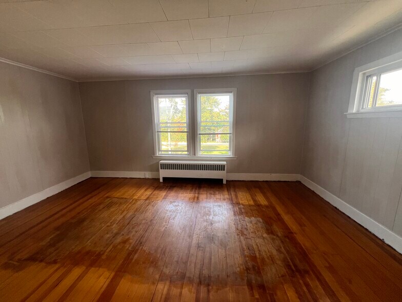 Building Photo - 325 Penobscot St
