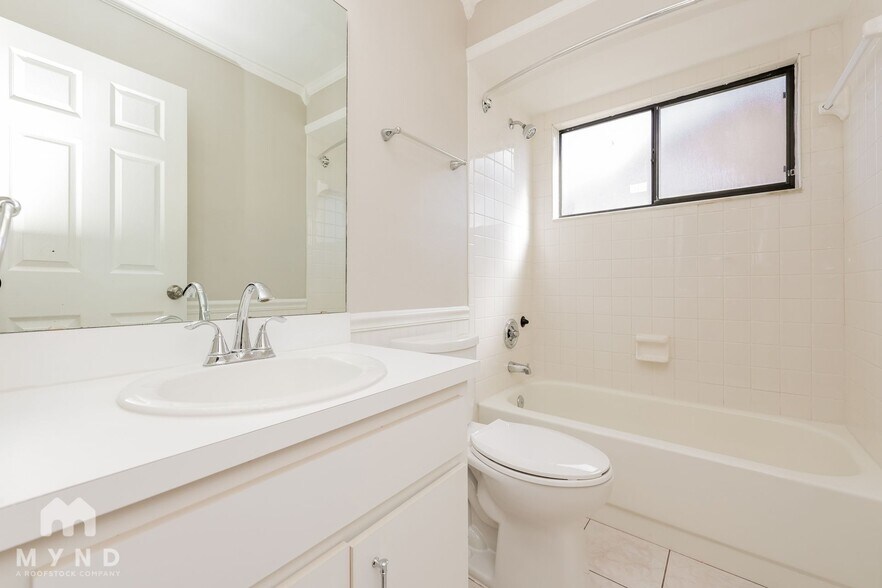 Building Photo - 6529 Seafairer Dr