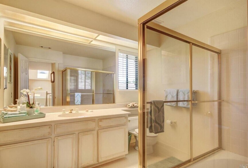 Building Photo - 352 Troon Ct