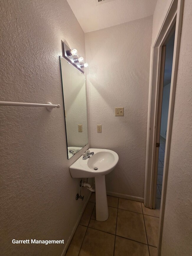 Building Photo - 1703 Taylor St