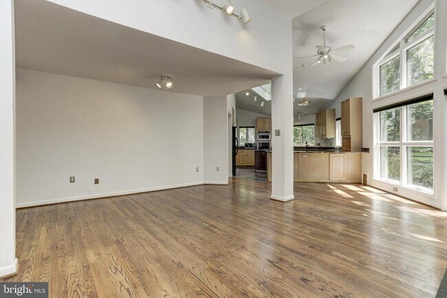 Building Photo - 10373 Currycomb Ct