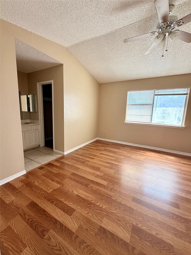 Building Photo - 12400 Brookglade Cir