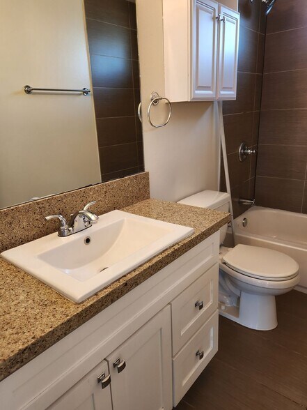 Building Photo - 1629 W Summit St