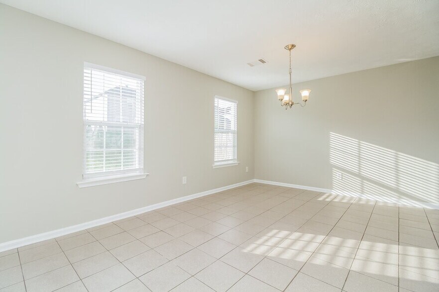 Building Photo - 129 Berele Shepsele Ln