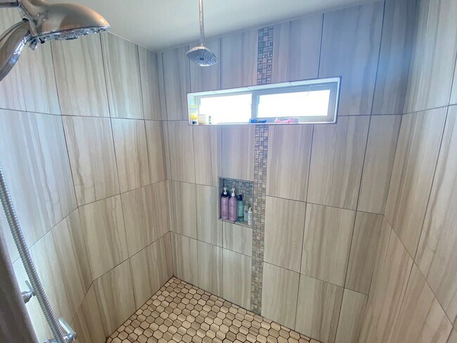 Building Photo - East El Paso 3 bed Refirg A/C