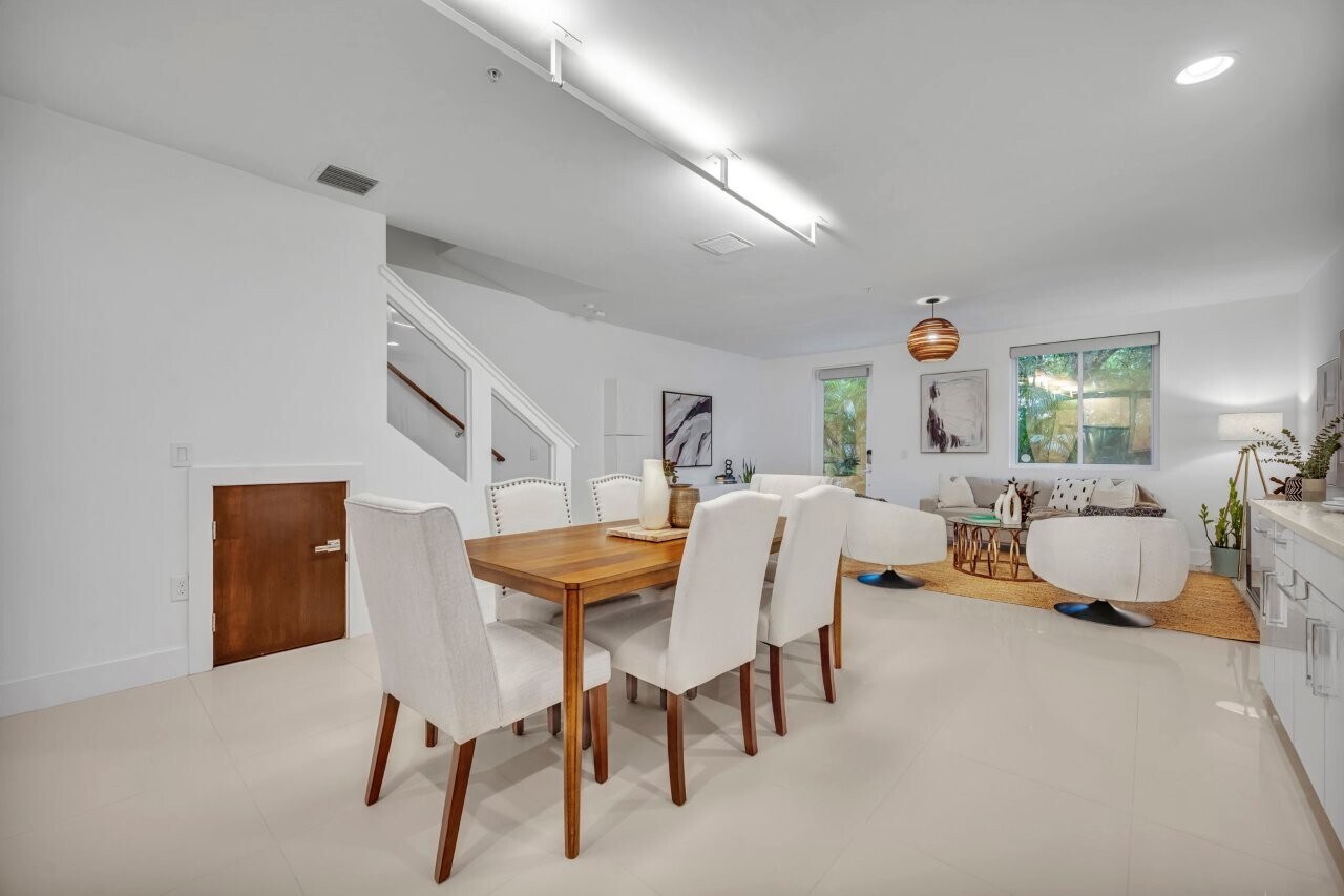 Building Photo - 438 W Swoope Ave