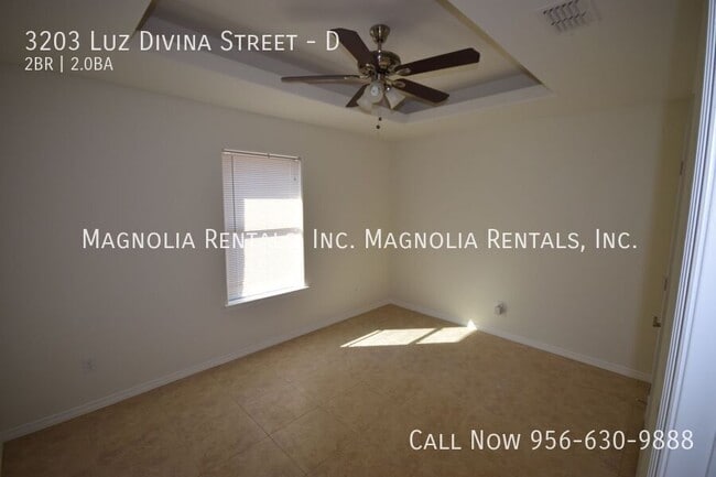 Building Photo - 3203 Luz Divina St