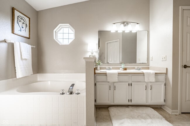 Building Photo - 10513 Blue Springs Ln