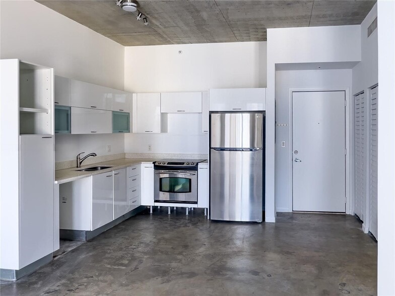 Building Photo - 133 NE 2nd Ave