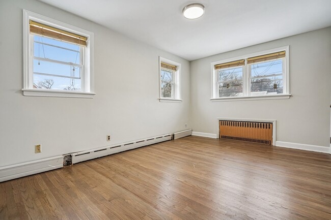 Building Photo - 68 Valley Rd