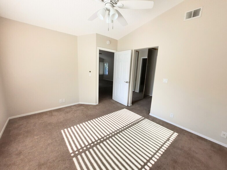 Building Photo - 3833 Crow Canyon Rd