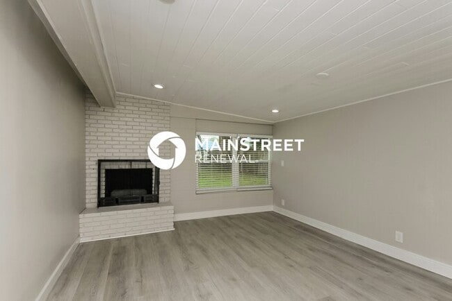 Building Photo - 4 Bedroom Pet-Friendly Home in ORLANDO, FL with Main Street Renewal