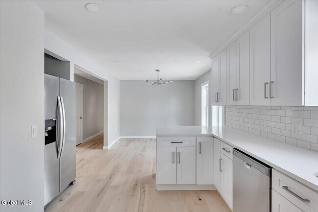 Building Photo - 257 W Circular St