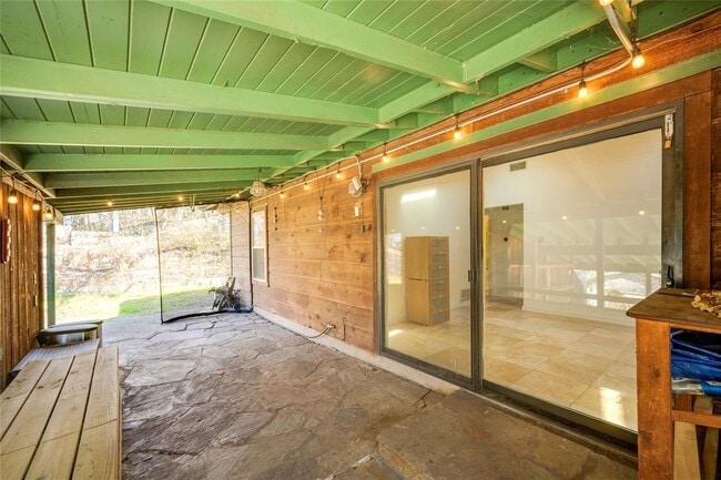 Building Photo - 2404 Barton Skyway