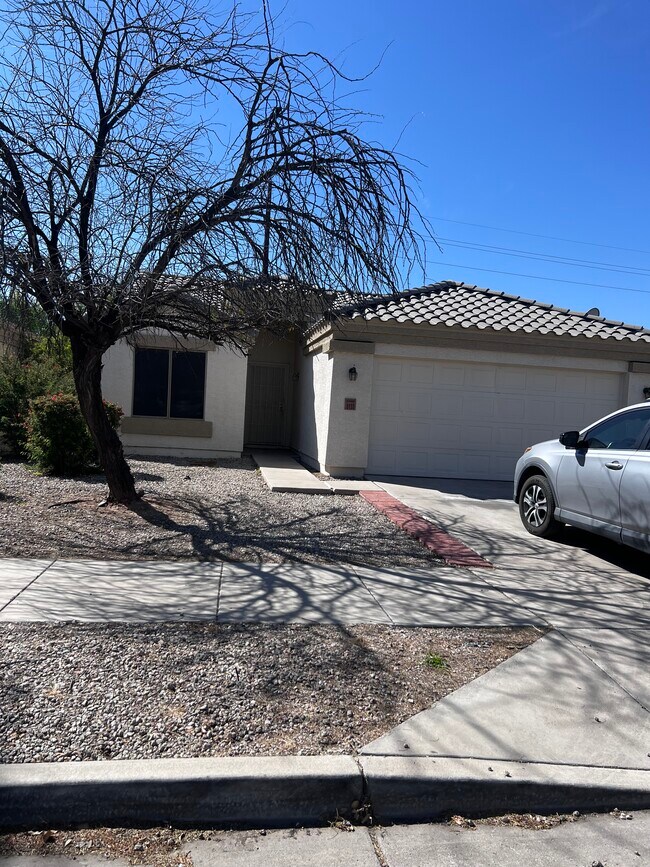 Primary Photo - 3133 W Huntington Dr