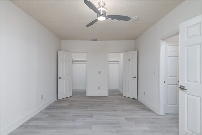 Building Photo - 206 Montoya Dr